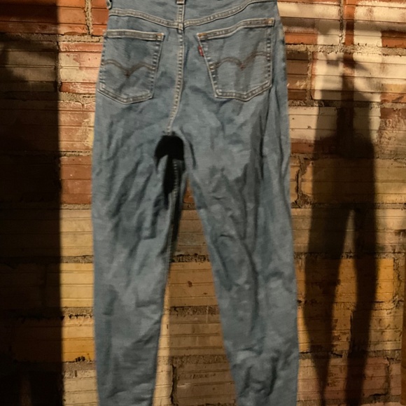 Levi's High Rise Mom Jeans - Picture 3 of 4